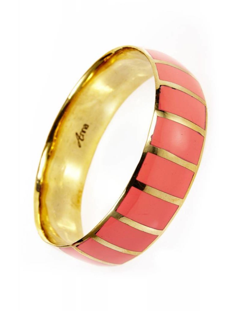 Coco Lee Anna, mehrfarbige Armbänder