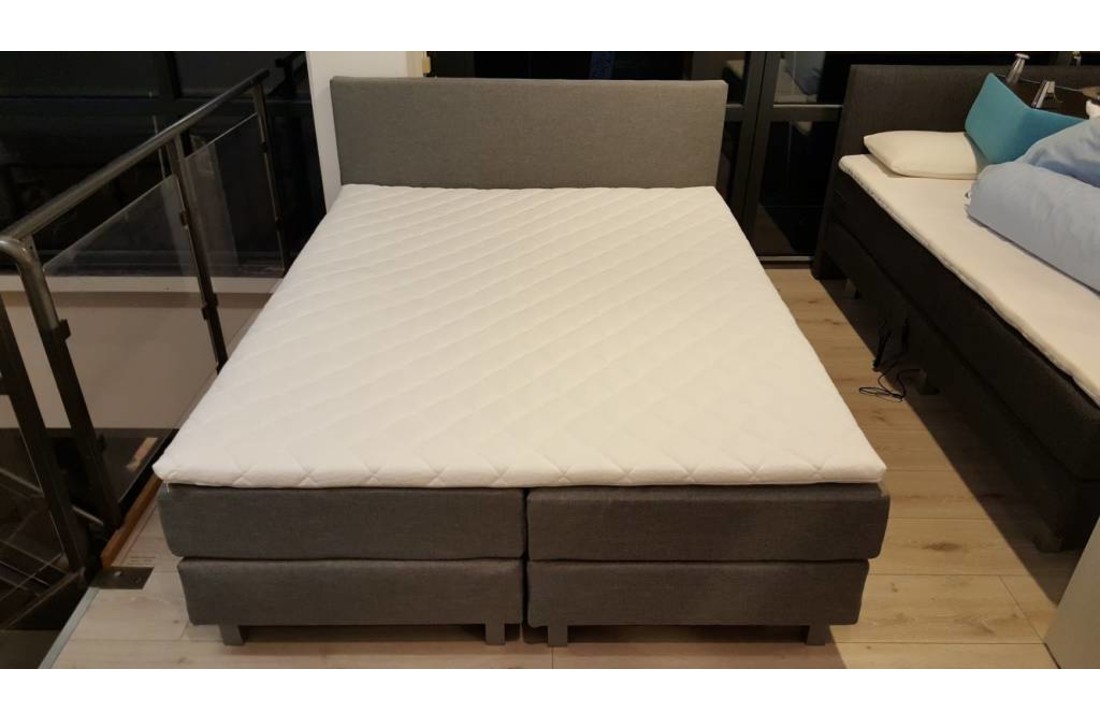 Box spring bed 2000