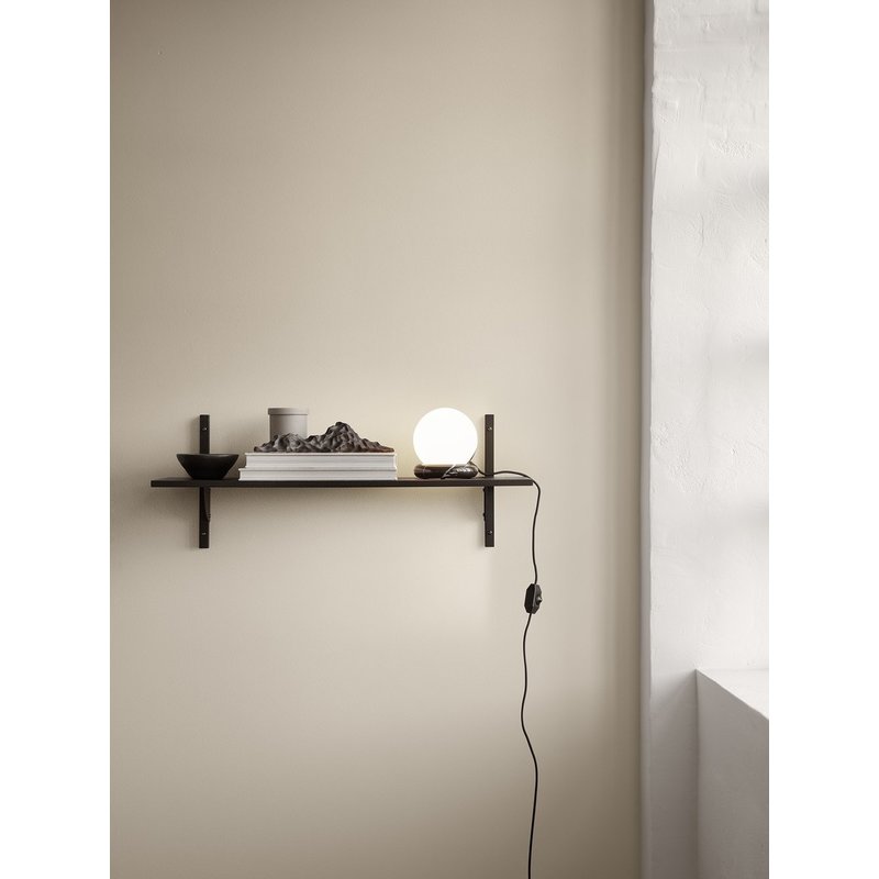 ferm LIVING-collectie Sector Shelf S/W - Black Ash-Black Brass