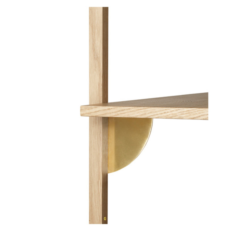 ferm LIVING-collectie Houten wandrek Sector Shelf S/N - eiken - Brass