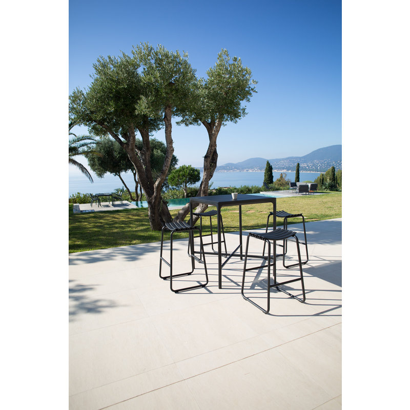 Houe-collectie FOUR Bar Table 90x90 cm, w/Aluminum Lamellas