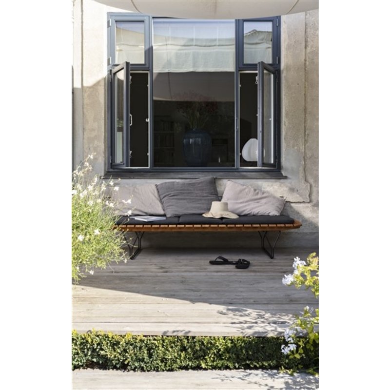 Houe-collectie MOLO bamboe daybed met zwart metalen frame