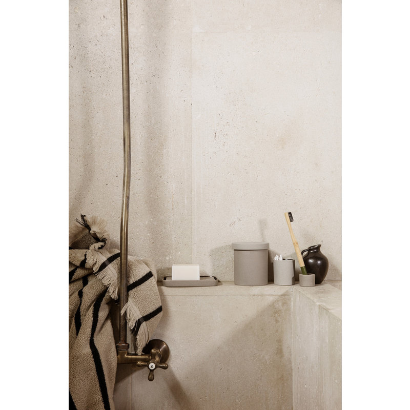 ferm LIVING-collectie Alee Bath Towel - Sand/Black