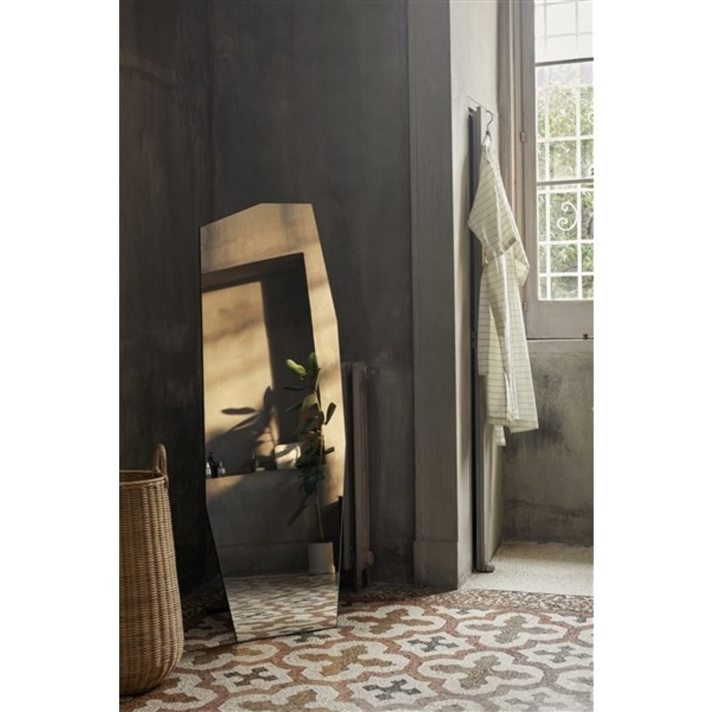 ferm LIVING-collectie Shard Free Standing Mirror - Full Size