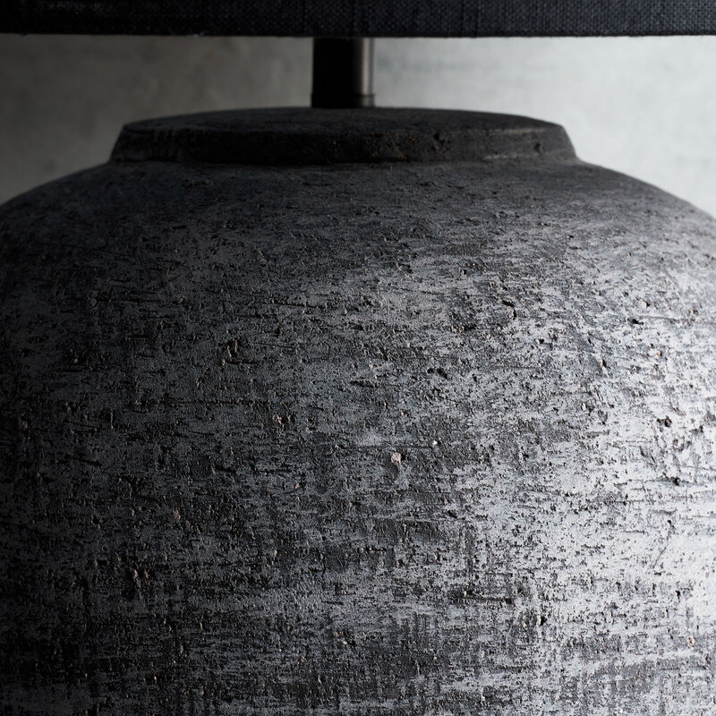 House Doctor-collectie Tafellamp met lampenkap Tahi Zwart