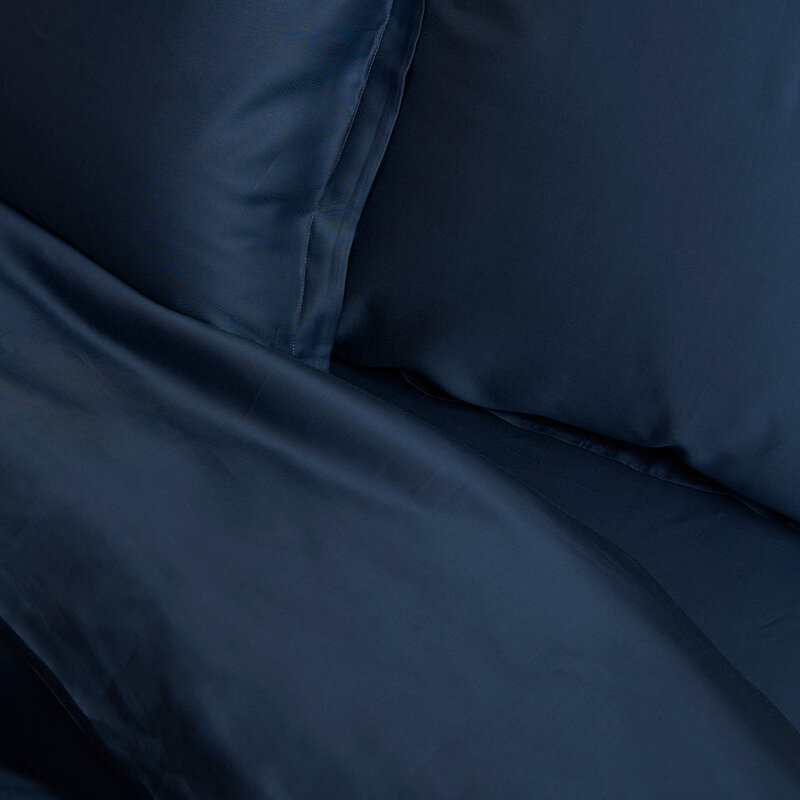 Coco & Cici Tencel hoeslaken blauw wordt vertaald naar "Tencel fitted sheet blauw" in het Nederlands.