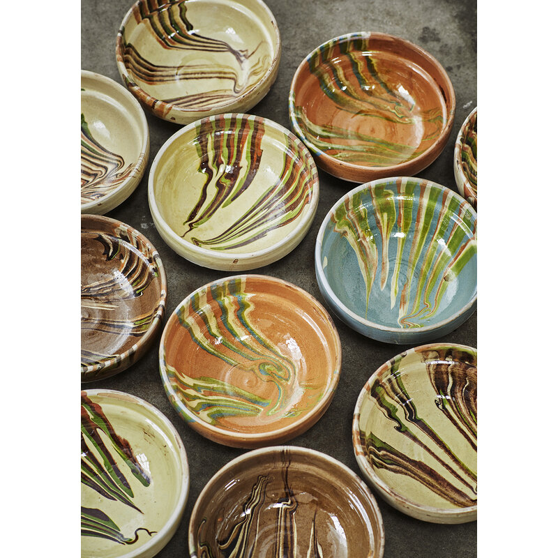 Madam Stoltz-collectie Hand painted earthenware bowl Orange green blue off white
