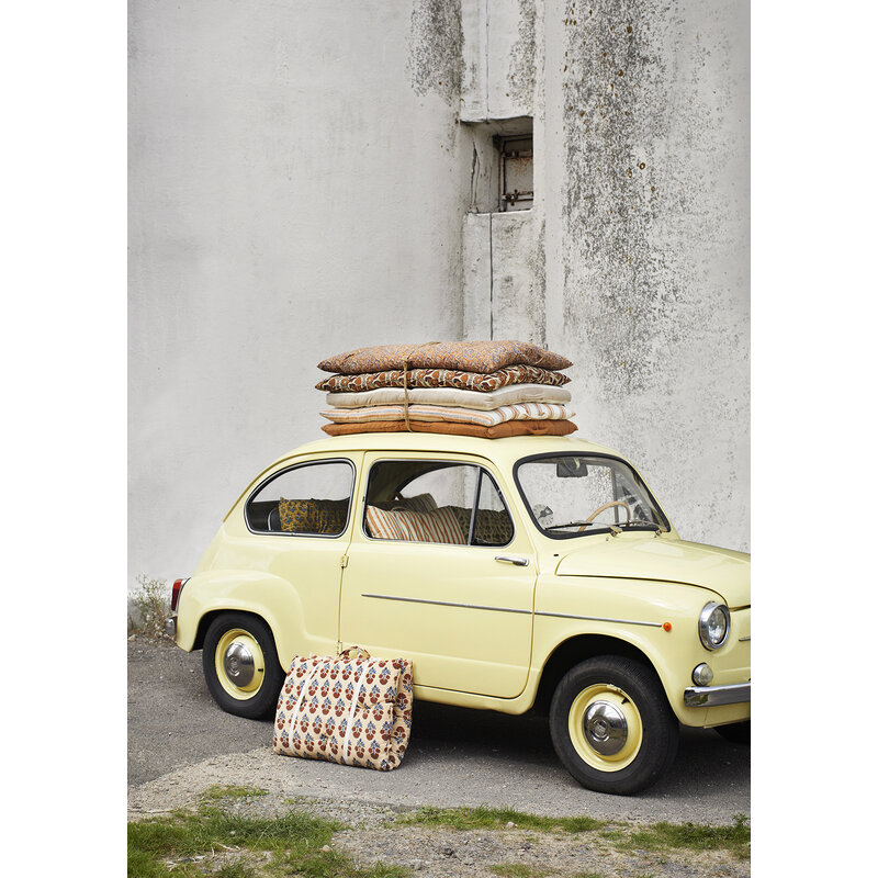 Madam Stoltz-collectie Uni matraskussen off white met taupe bies