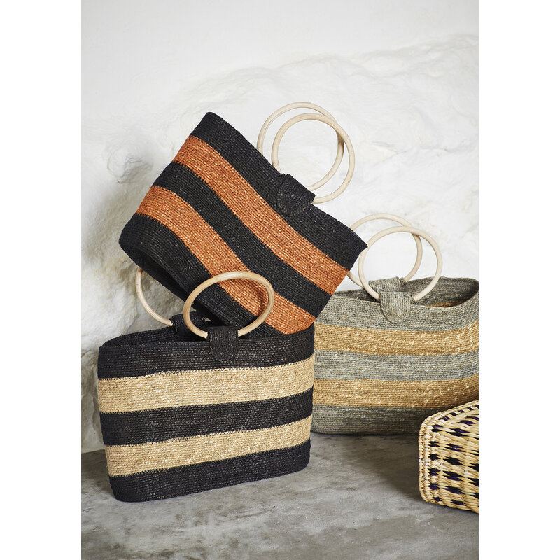 Madam Stoltz-collectie Gestreepte handtas van zeegras zwart-oranje
