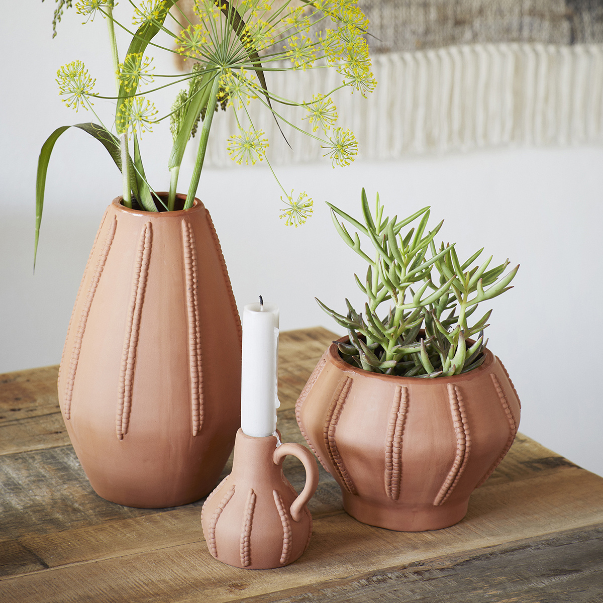 Madam Stoltz Terracotta vase met reliëf deco Deens