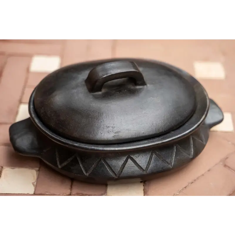 Bazar Bizar The Burned Oval Pot With Pattern And Handles - Black