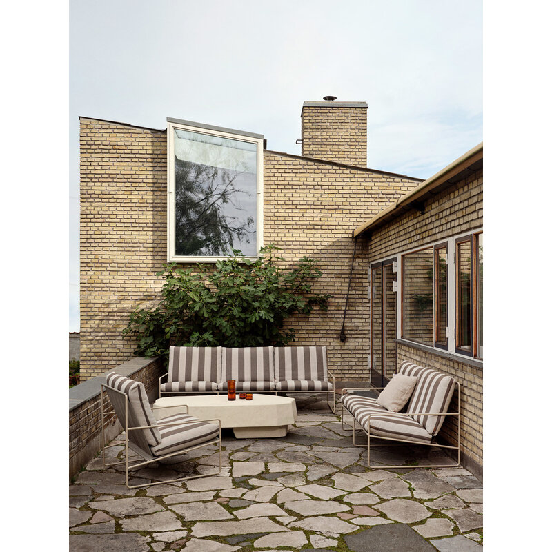 ferm LIVING-collectie Desert loungstoel outdoor Stripe - Cashmere/Chocolate