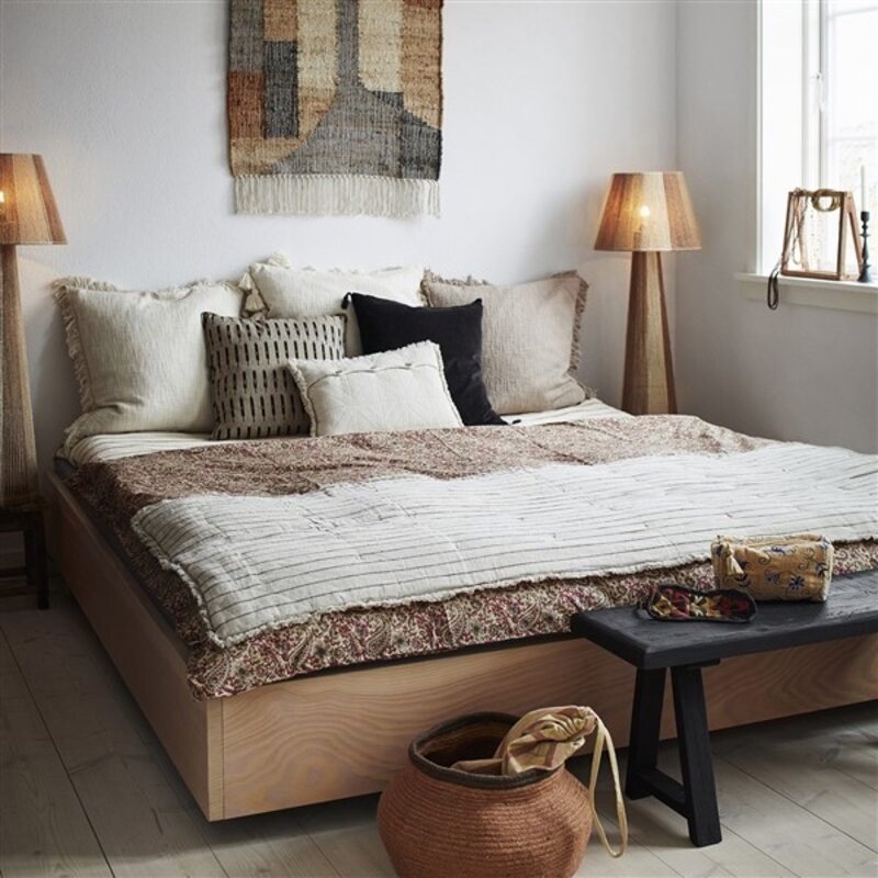 Madam Stoltz-collectie Ikat woven cushion cover