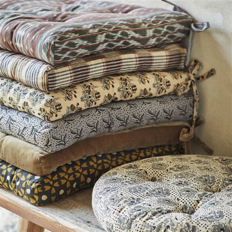Madam Stoltz-collectie Ikat geweven katoenen stoelkussen Chocolate, grijs, off white, zwart 45x45 cm