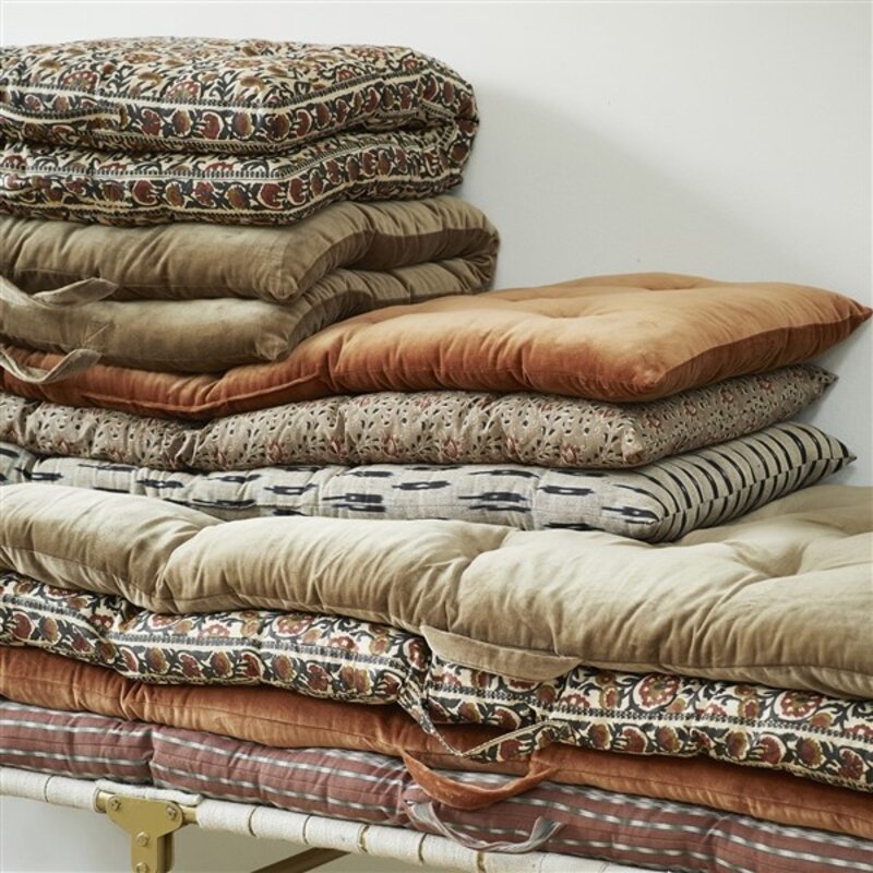 Madam Stoltz-collectie Matraskussen met print zand, grijs, tomato, mustard 60x100 cm