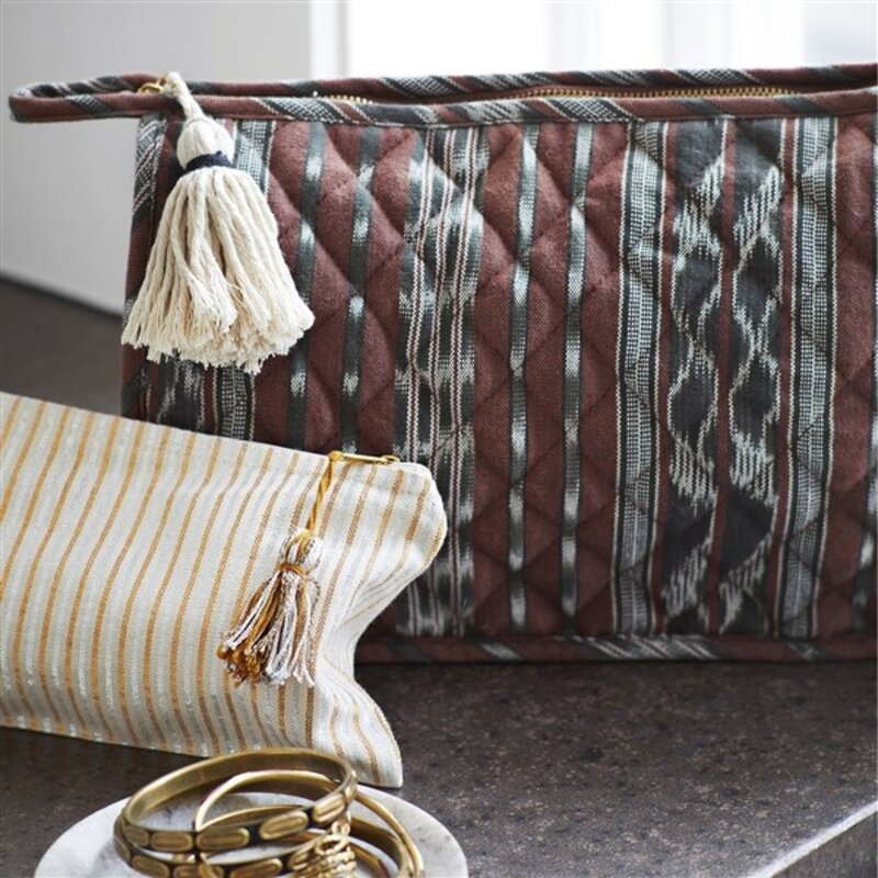 Madam Stoltz-collectie Gewatteerde toilettas met ikat print en kwastje Chocolate, grijs, off white, zwart