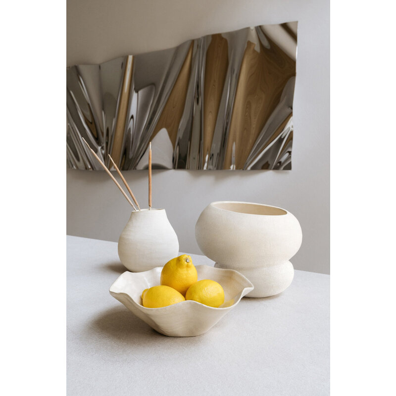 Studio Femme home-collectie Hangemaakte organische vaas Leya van aardewerk