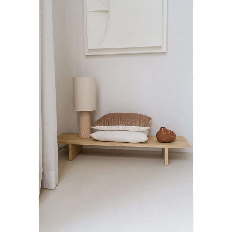 Studio Femme home-collectie Exclusieve tafellamp Fay met houten voet en linnen kap