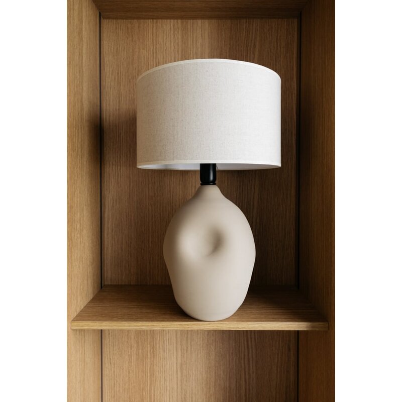 Studio Femme home-collectie Exclusieve tafellamp Liz van aardewerk met linnen kap
