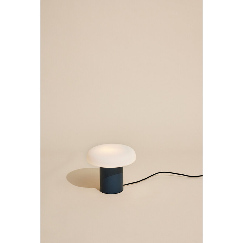 Hübsch-collectie Ateliers Table Lamp Dark blue/White