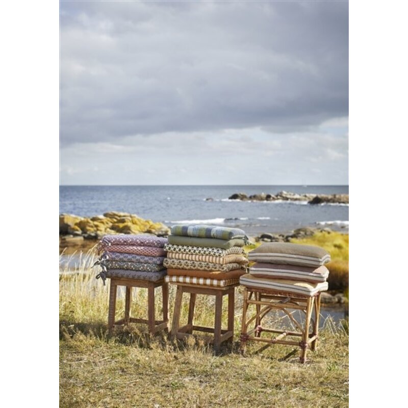 Madam Stoltz-collectie Printed cotton chair pad, Dusty lilac, off white, dark blue