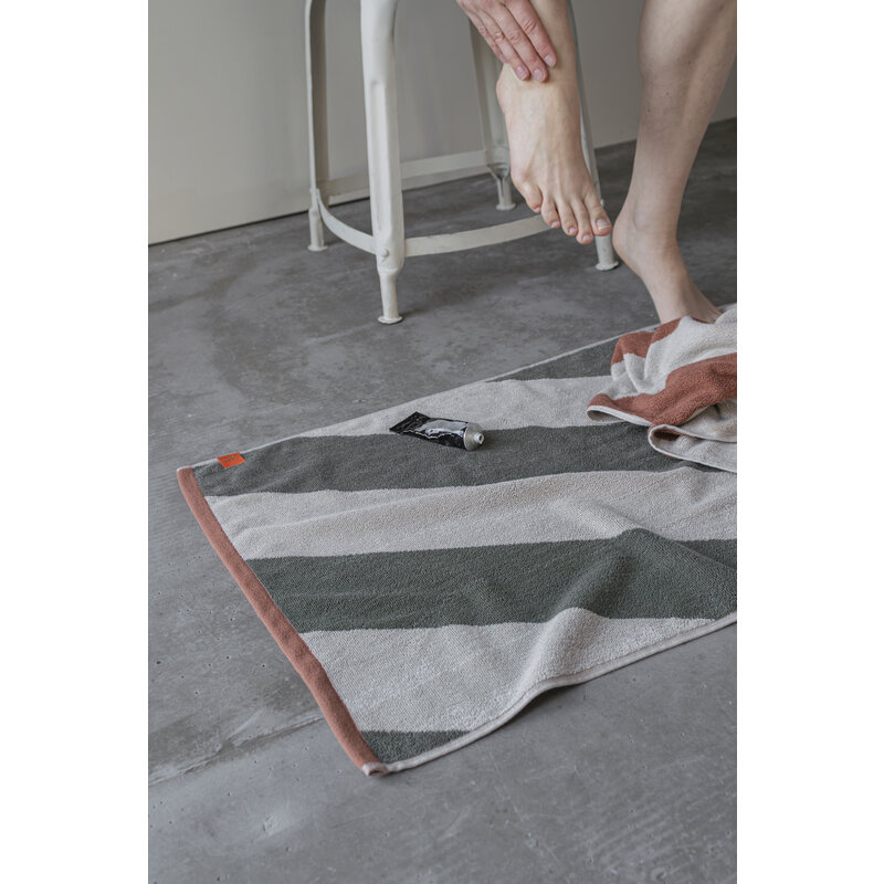 Mette Ditmer-collectie DIAGONAL bath mat Dark olive