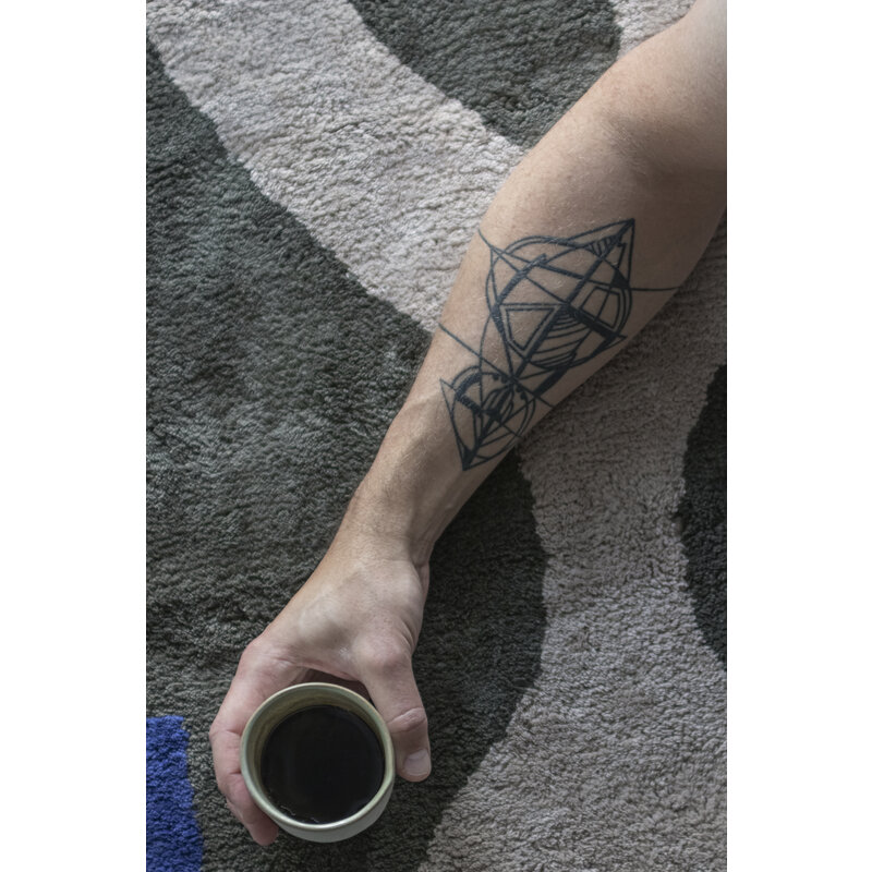 Mette Ditmer-collectie FIGURA vloerkleed, medium Donkere olijf