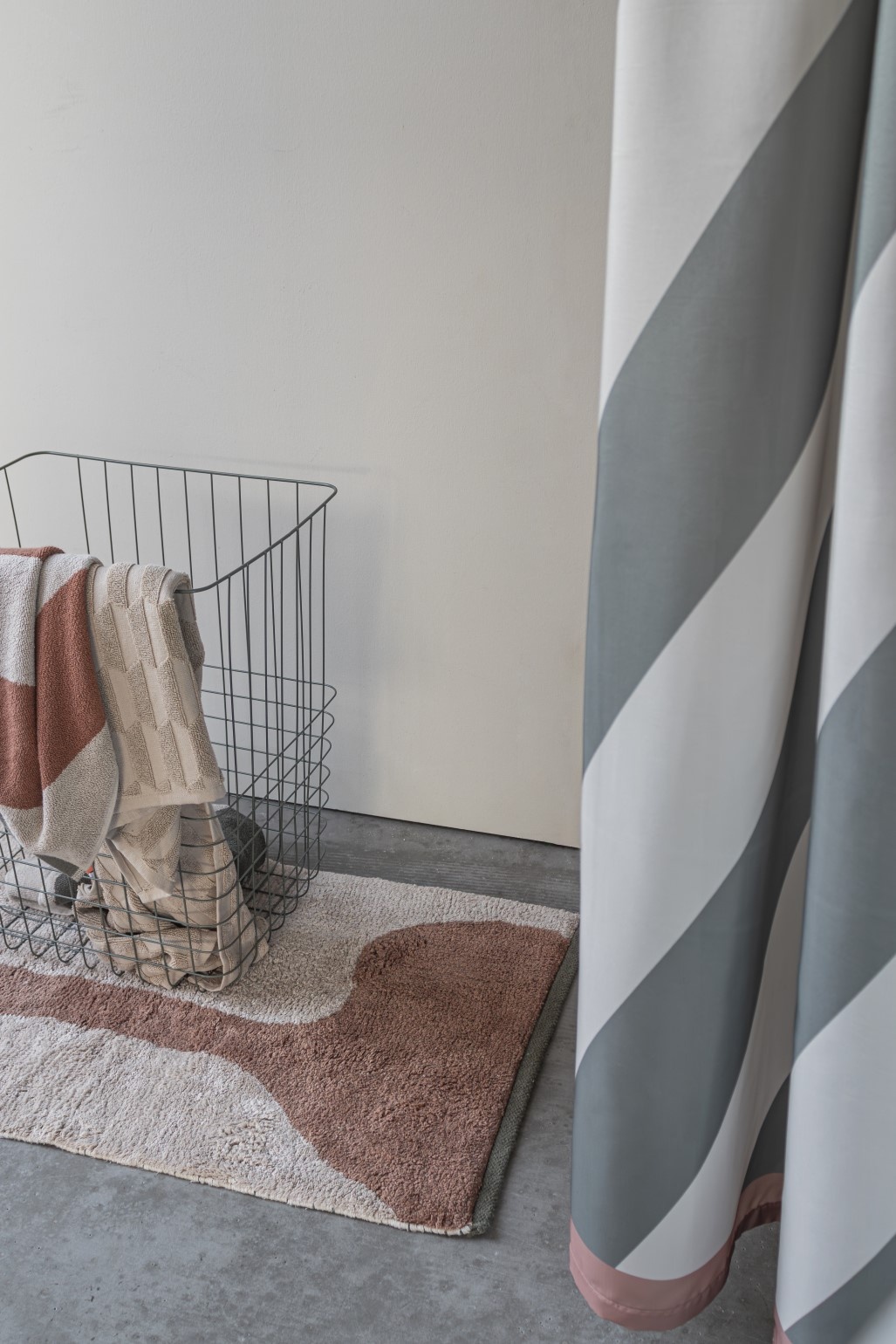 Hoe je je badkamer eenvoudig een luxe spa-look geeft met Scandinavische accessoires