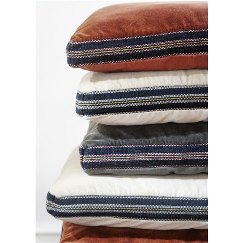 Madam Stoltz-collectie Cotton velvet seating mat Burnt red, black