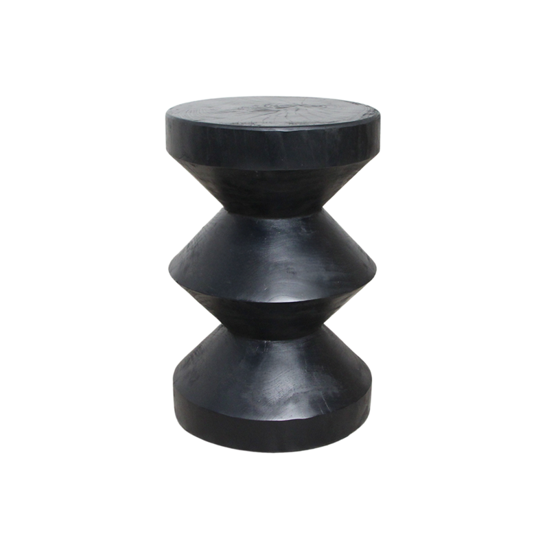 Raw Materials-collectie Forma teakhouten bijzettafel Rizo zwart