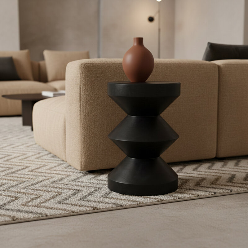 Raw Materials-collectie Forma teakhouten bijzettafel Rizo zwart