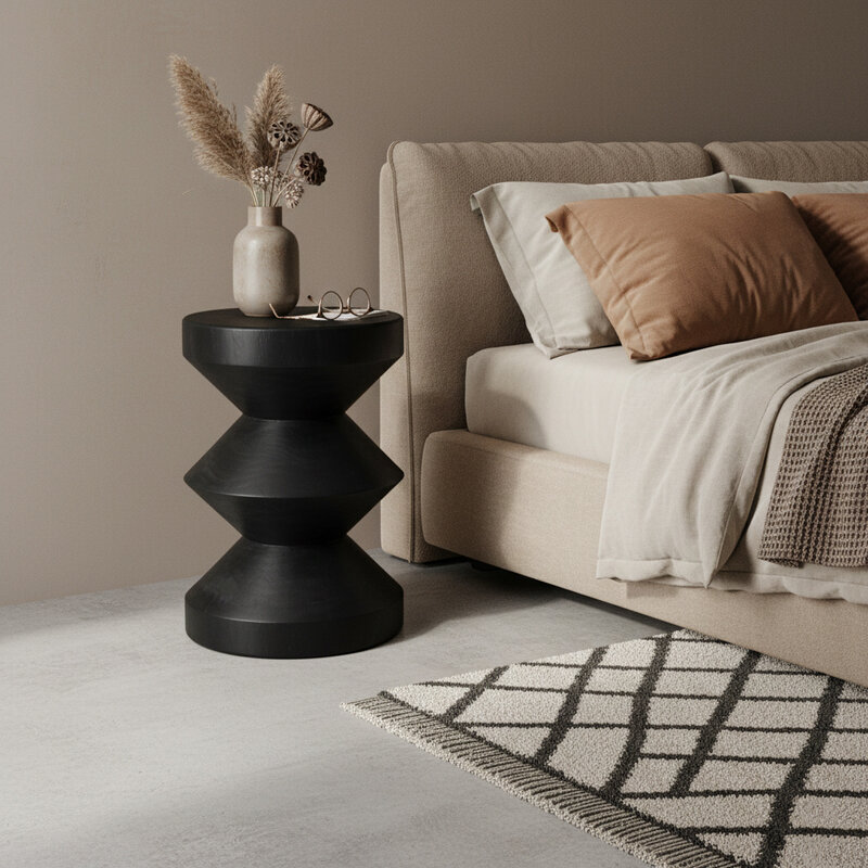 Raw Materials-collectie Forma teakhouten bijzettafel Rizo zwart