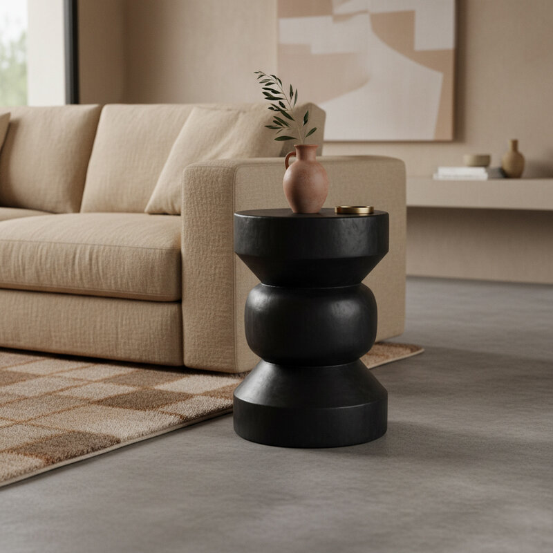 Raw Materials-collectie Forma teakhouten bijzettafel Ritari zwart