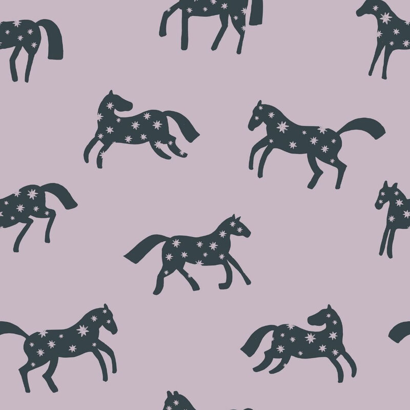 Meet Me at the Wall-collectie Behang Magic Horses - Lilac - Joelle Wehkamp