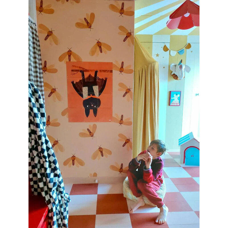 Meet Me at the Wall-collectie Behang Moth Sun - Aniek Bartels