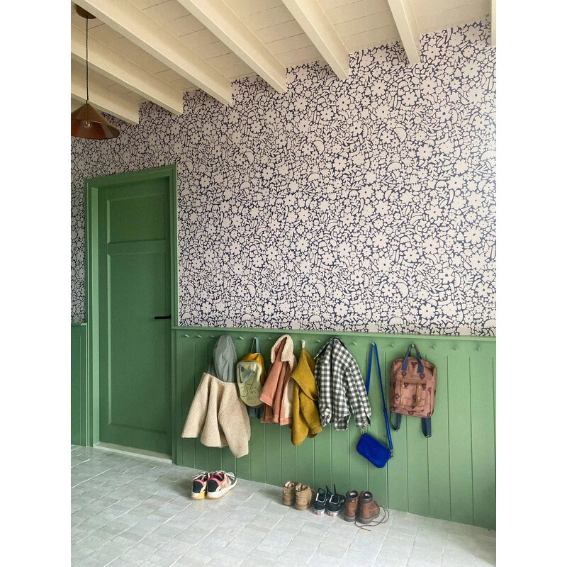 Meet Me at the Wall-collectie Behang Meet Me at the Wall -  Flowerfield Blue - Naturel Noord