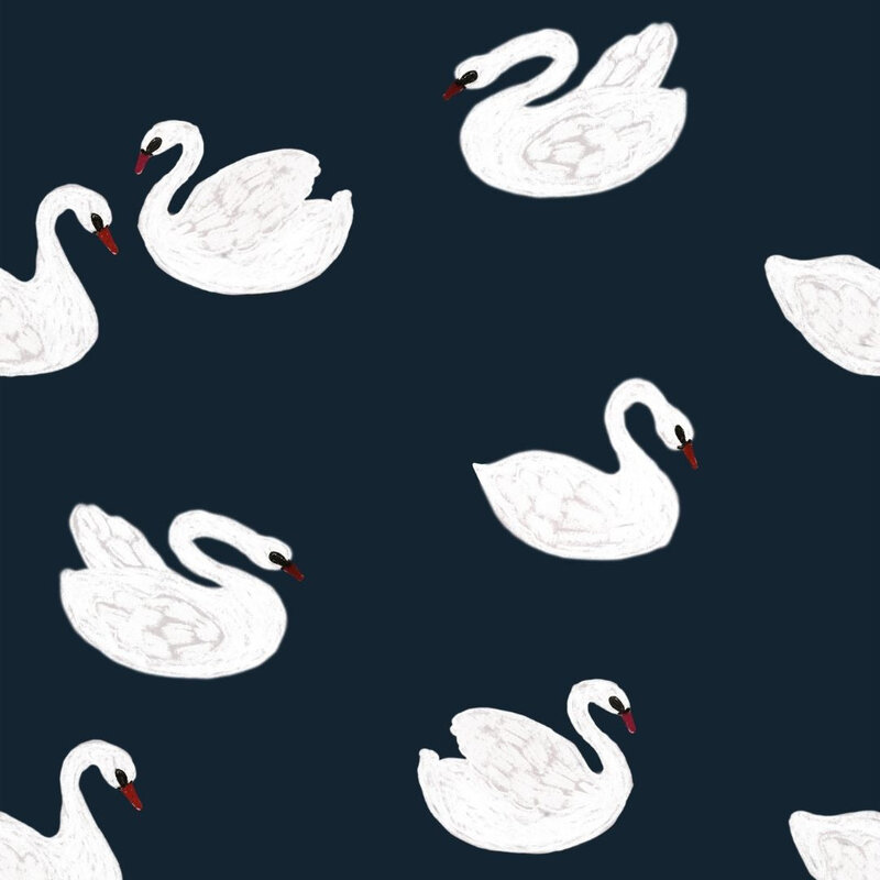 Meet Me at the Wall-collectie Kinderbehang Swans - Night blue - Joelle Wehkamp