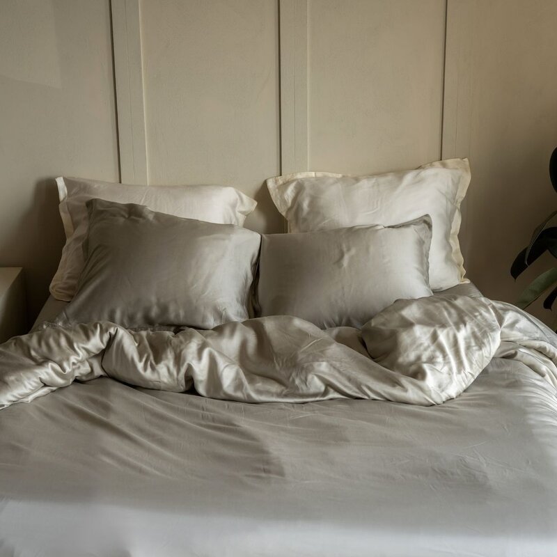 Coco & Cici  Tencel Sateen Dekbedovertrek 140 x 200 cm - 1 Persoons Beddengoed - Taupe - Lyocell - Hypoallergeen & Extra Zacht - 1 Kussensloop (60x70)