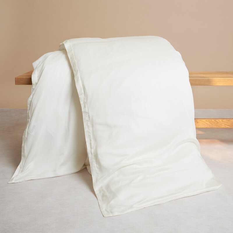 Coco & Cici Sateen Dekbedovertrek Off White | + 1 kussensloop 60x70