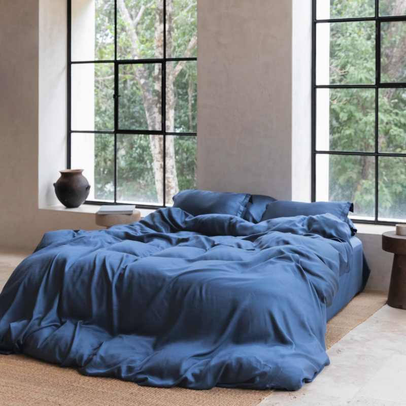 Coco & Cici Coco & Cici - Tencel Sateen Dekbedovertrek 200 x 220 cm - 2 Persoons Beddengoed - Donker Blauw - Lyocell - Hypoallergeen & Extra Zacht - 2 Kussenslopen (60x70)