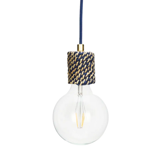 Madam Stoltz Hanglamp van zeegras blauw naturel messing