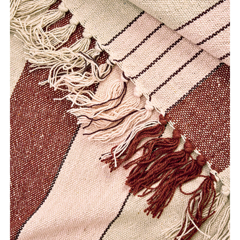 Madam Stoltz-collectie  plaid van gerecycled katoen: gebroken wit amandel lichtroze zwart