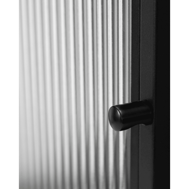 House Doctor-collectie Kast Cabin Zwart met glazen deuren