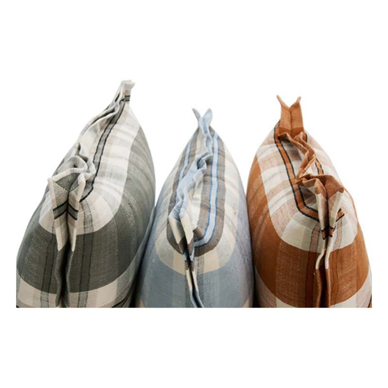 Madam Stoltz-collectie Geruite katoenen kussenhoes Lichtblauw taupe gebroken wit marineblauw