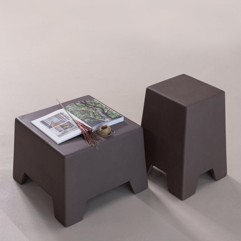 WOOOD-collectie ZINA BIJZETTAFEL HOOG CEMENT BRUIN