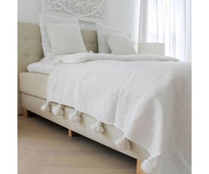Marokkanische Pompom-Decken und Kissen, Simply Pure - Simply Pure Interior, Studio für Einrichtungsgestaltung & Online-Wohnboutique