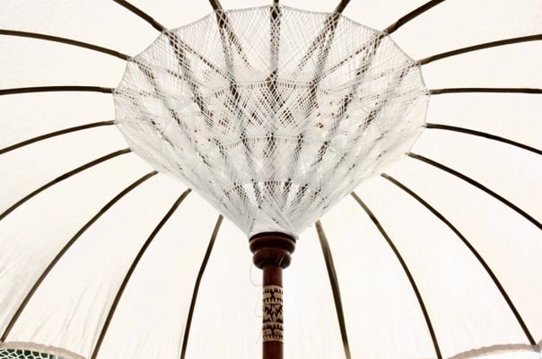 simply pure Handgemaakte Luxe Bali Boho parasol ( dia: 2.35 meter) Design BLANCO Custommade colours