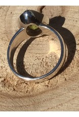 peridot facet ring zilver