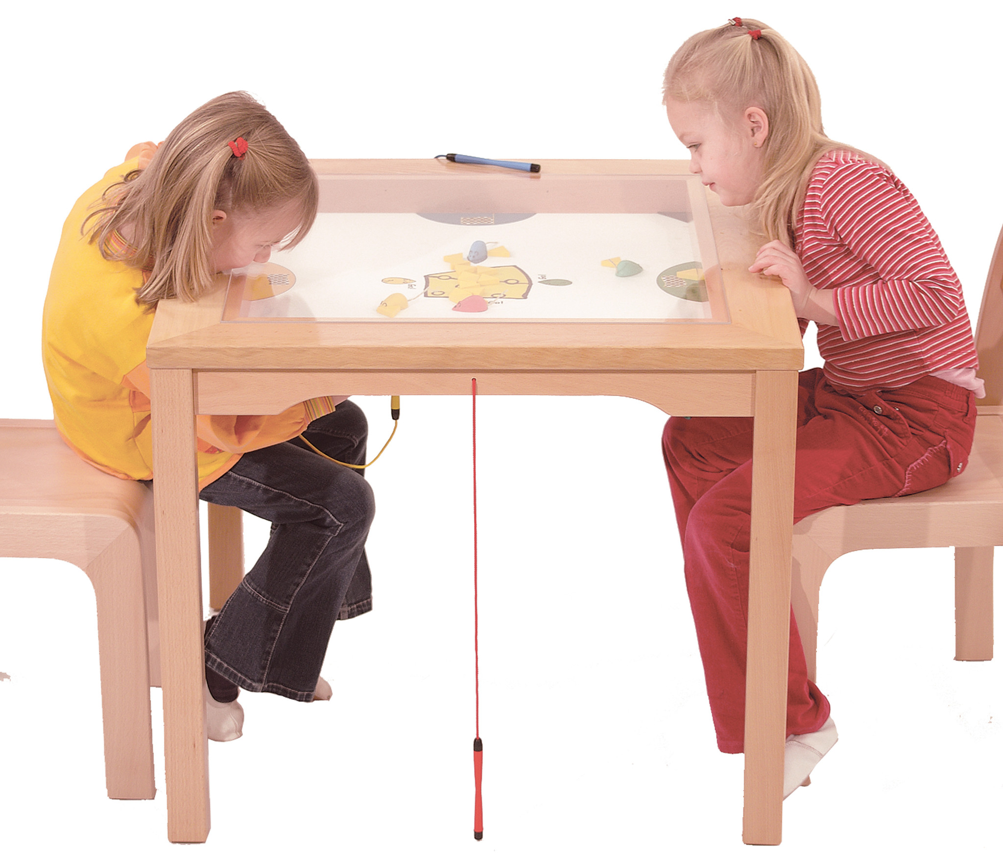 Table de jeu magnétique en bois avec des souris et stylos magnétiques 