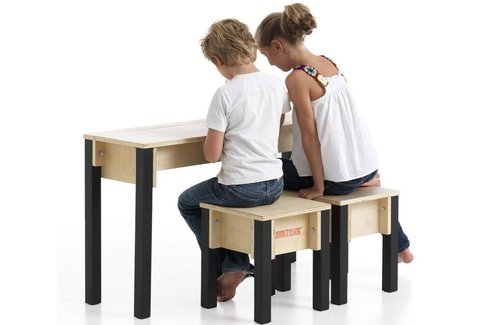 Petit bureau pour enfants avec 2 tabourets